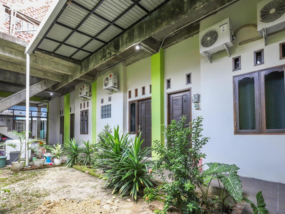 Oyo 3830 Dfarys Gh Syariah Hotel Balikpapan  Buitenkant foto