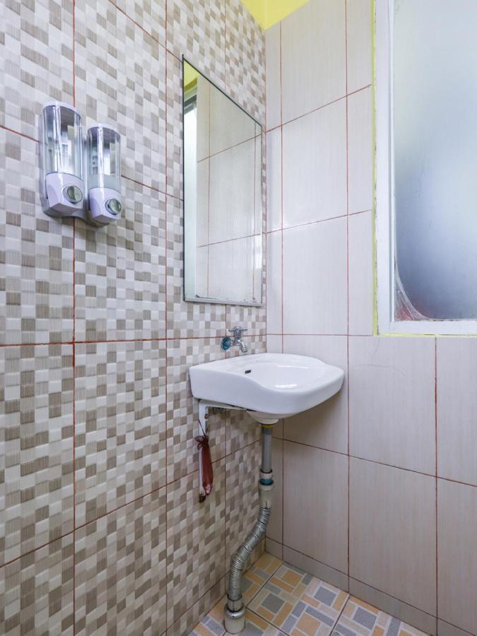 Oyo 3830 Dfarys Gh Syariah Hotel Balikpapan  Buitenkant foto